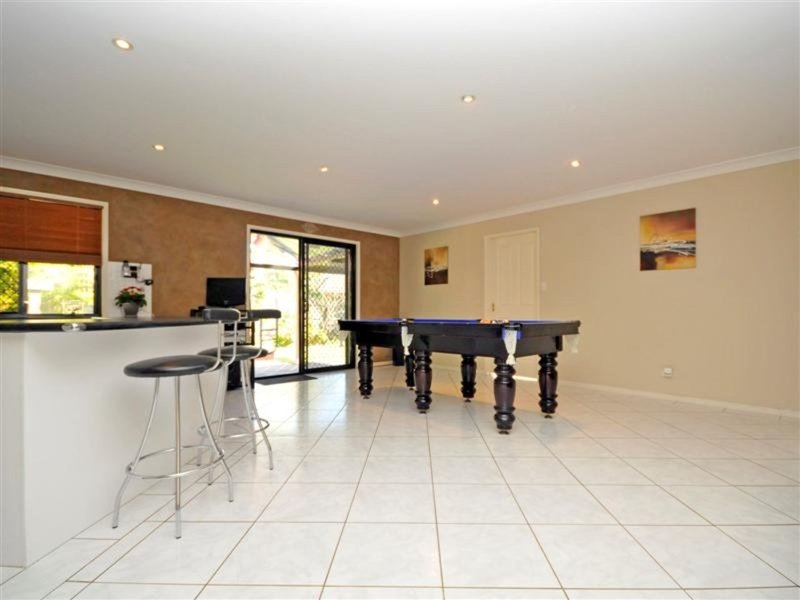 Photo - 8 Orinda Court, Cashmere QLD 4500 - Image 9