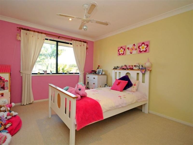 Photo - 8 Orinda Court, Cashmere QLD 4500 - Image 17