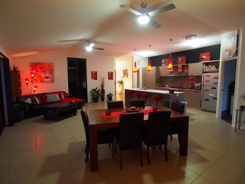 Photo - 8 Orla Court, Murrumba Downs QLD 4503 - Image 3