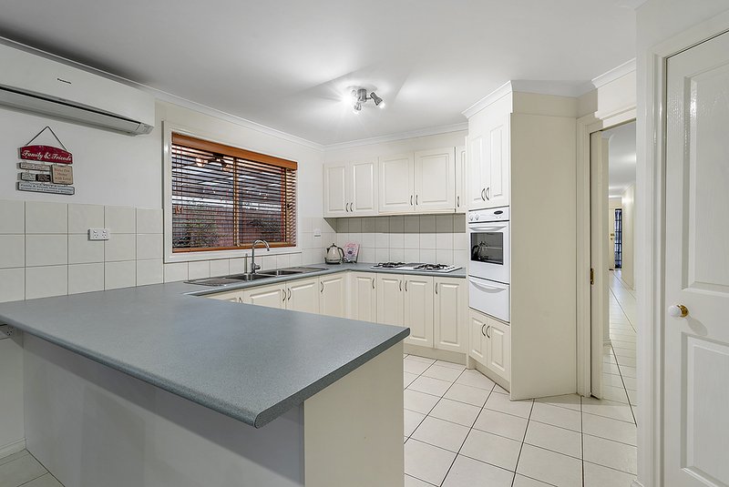 Photo - 8 Orlando Drive, Roxburgh Park VIC 3064 - Image 5