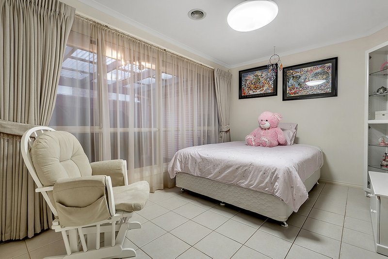 Photo - 8 Orlando Drive, Roxburgh Park VIC 3064 - Image 11