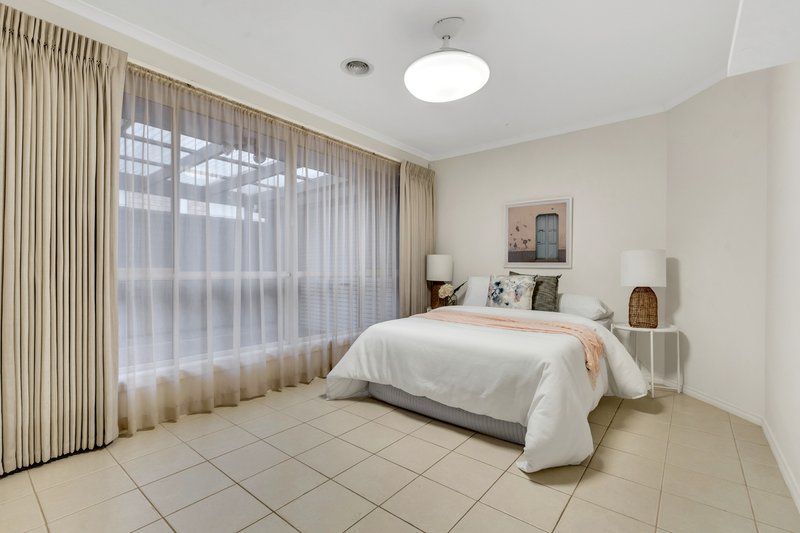 Photo - 8 Orlando Drive, Roxburgh Park VIC 3064 - Image 17