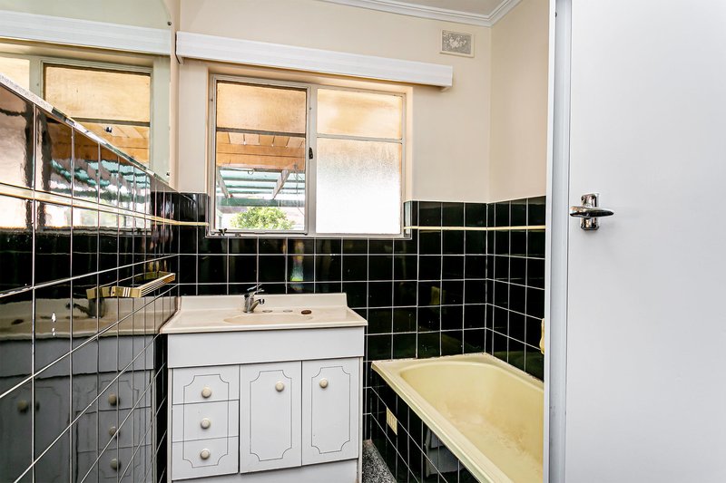 Photo - 8 Ormsby Avenue, Parafield Gardens SA 5107 - Image 5