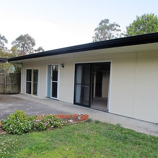 Photo - 8 Osborne Court, Loganholme QLD 4129 - Image 5