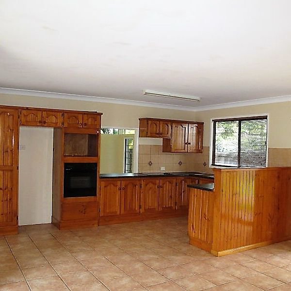 Photo - 8 Osborne Court, Loganholme QLD 4129 - Image 7