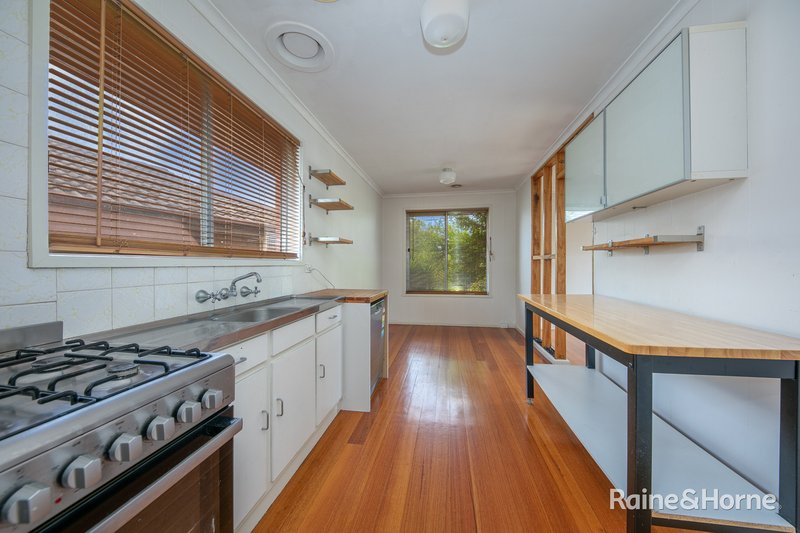 Photo - 8 Oxley Street, Sunbury VIC 3429 - Image 3