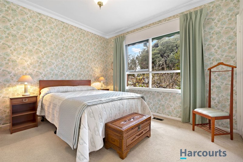 Photo - 8 Packham Crescent, Glen Waverley VIC 3150 - Image 4