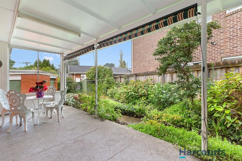 Photo - 8 Packham Crescent, Glen Waverley VIC 3150 - Image 6