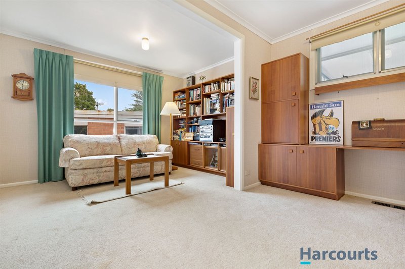 Photo - 8 Packham Crescent, Glen Waverley VIC 3150 - Image 8