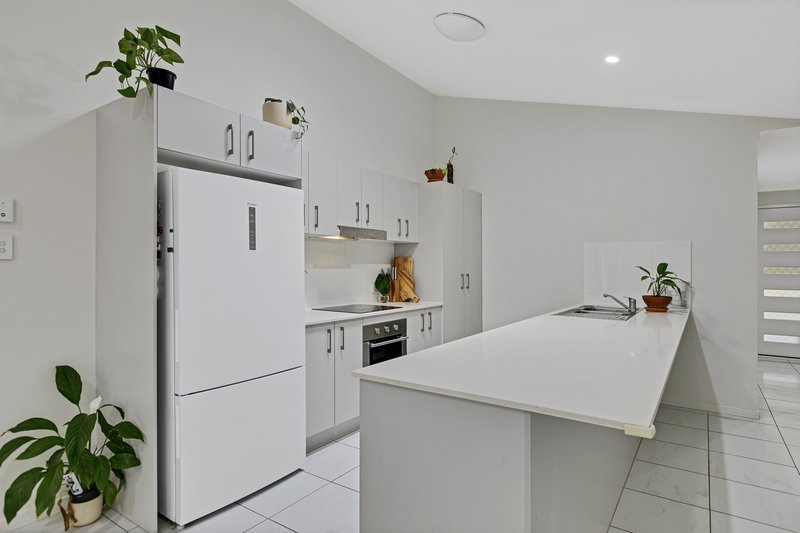 Photo - 8 Palmerston Cres , Beerwah QLD 4519 - Image 3