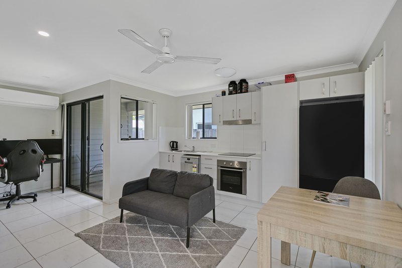 Photo - 8 Palmerston Cres , Beerwah QLD 4519 - Image 13