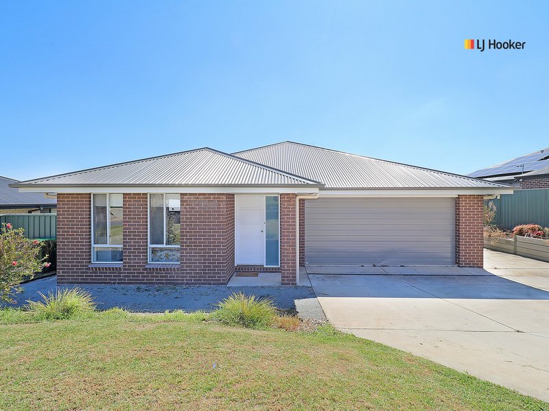 8 Paperbark Drive, Forest Hill NSW 2651