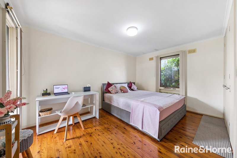 Photo - 8 Pardalote Street, Ingleburn NSW 2565 - Image 3