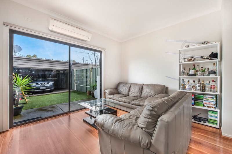 Photo - 8 Park Orchard Drive, Pakenham VIC 3810 - Image 3