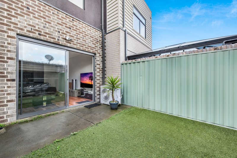 Photo - 8 Park Orchard Drive, Pakenham VIC 3810 - Image 7