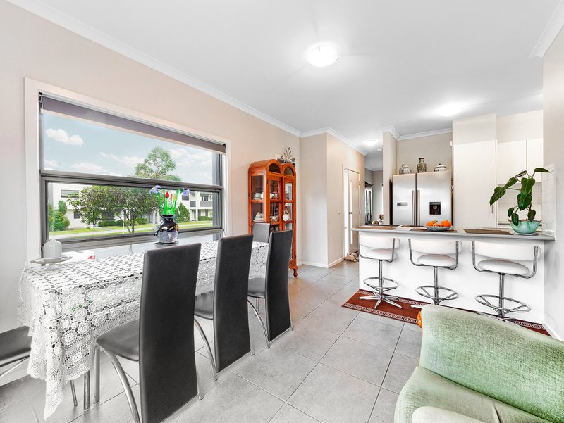 Photo - 8 Parkhurst Drive, Cranbourne East VIC 3977 - Image 5