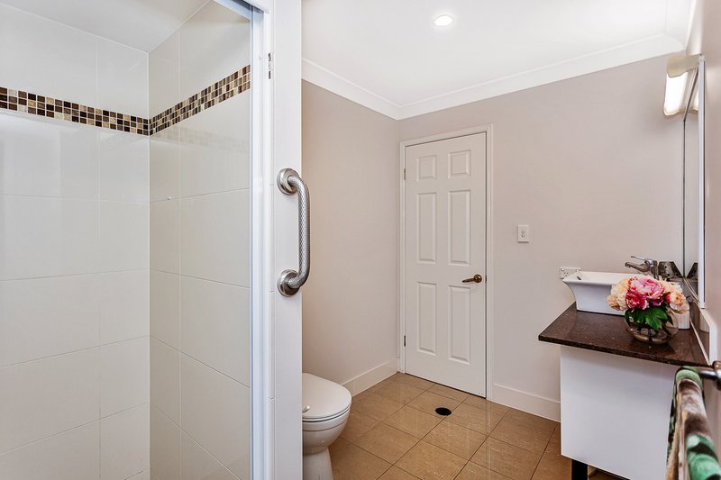 Photo - 8 Parklane Place, Highland Park QLD 4211 - Image 6