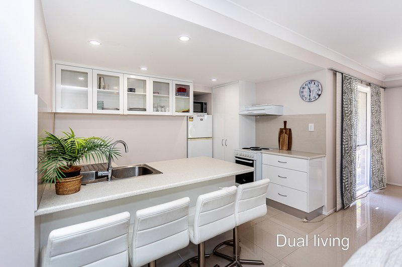 Photo - 8 Parklane Place, Highland Park QLD 4211 - Image 15