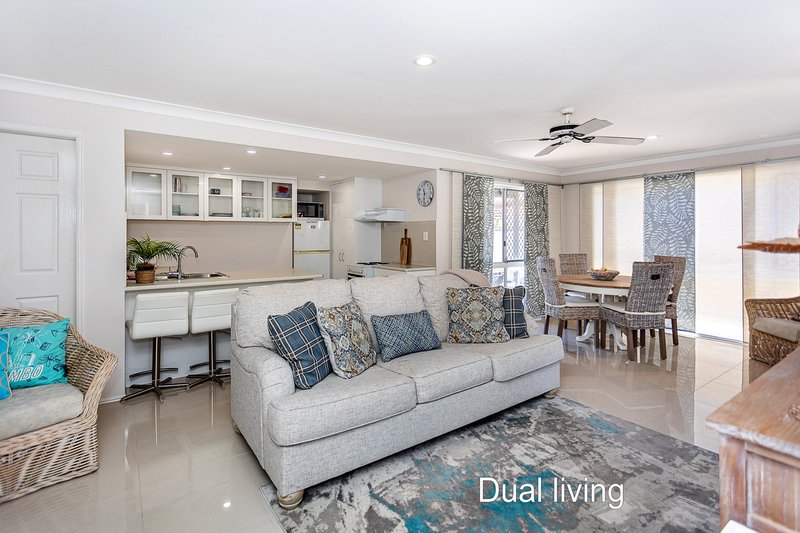 Photo - 8 Parklane Place, Highland Park QLD 4211 - Image 16
