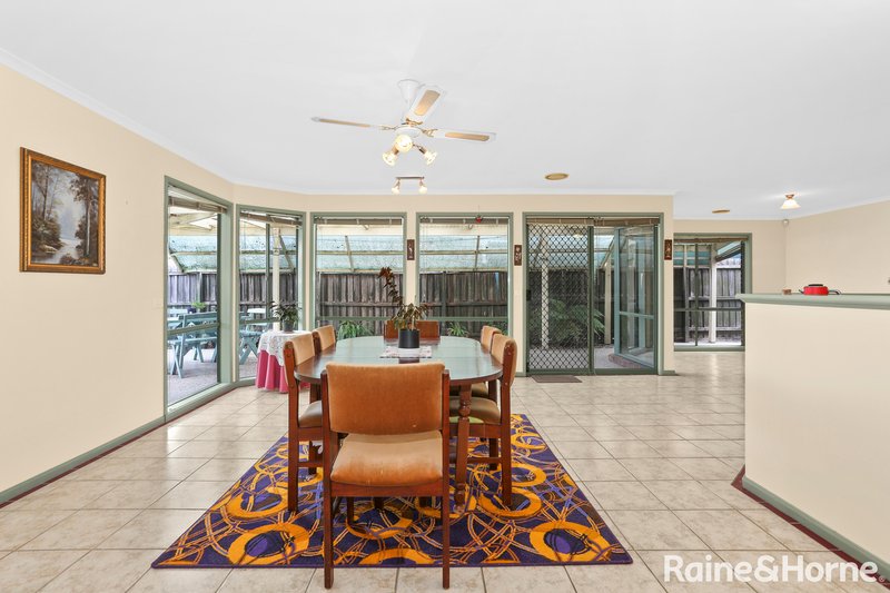 Photo - 8 Parnell Court, Roxburgh Park VIC 3064 - Image 4