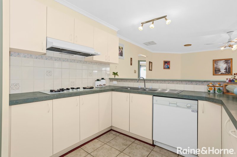 Photo - 8 Parnell Court, Roxburgh Park VIC 3064 - Image 7