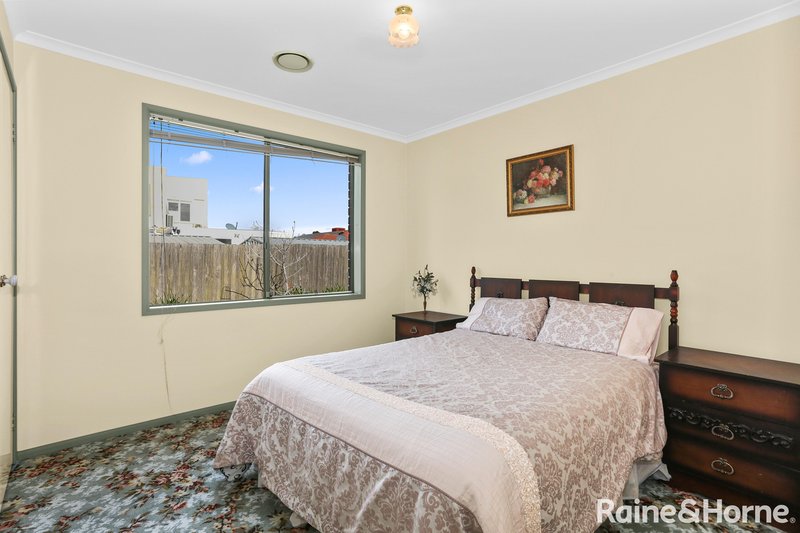 Photo - 8 Parnell Court, Roxburgh Park VIC 3064 - Image 8