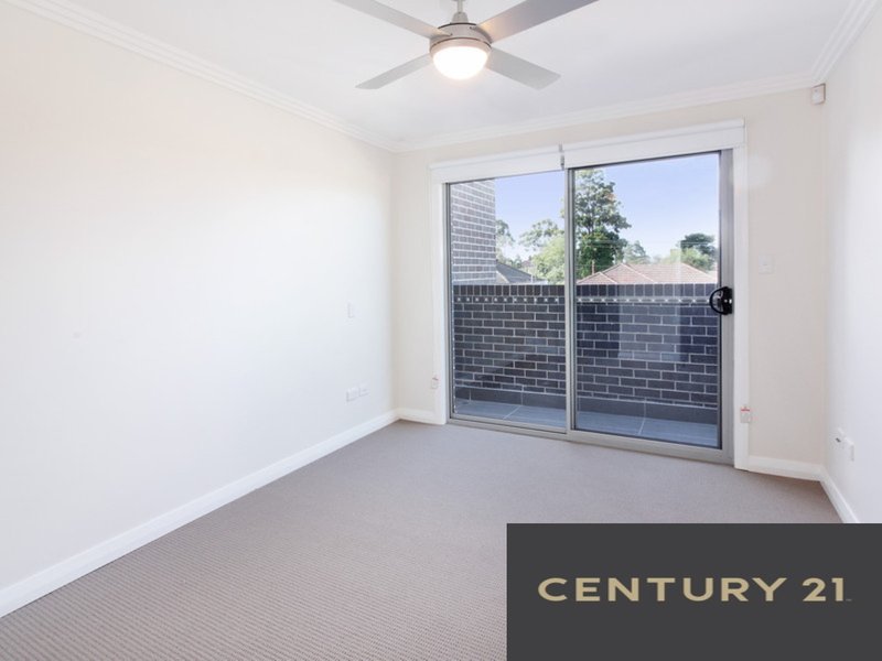 Photo - 8 Parry Street, Pendle Hill NSW 2145 - Image 4