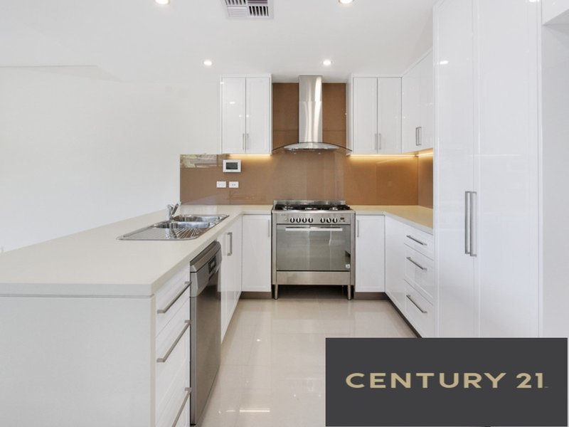 Photo - 8 Parry Street, Pendle Hill NSW 2145 - Image 5