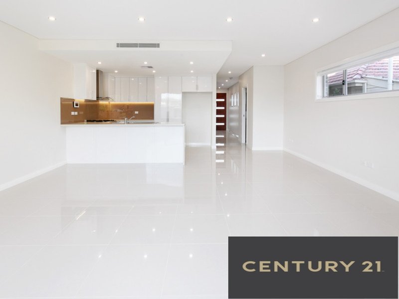 Photo - 8 Parry Street, Pendle Hill NSW 2145 - Image 7