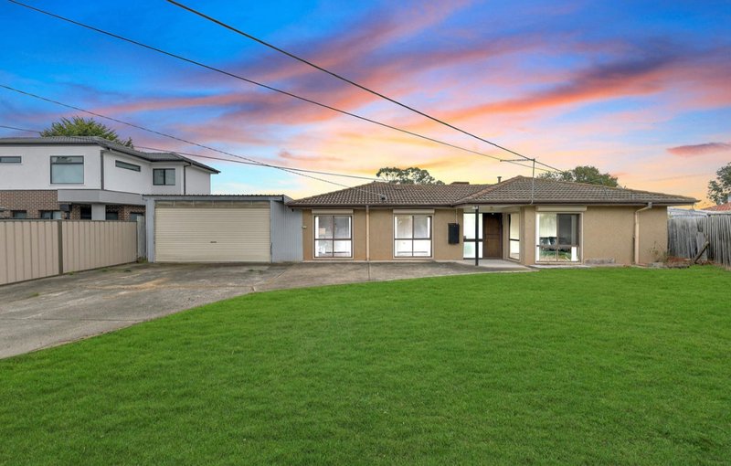 Photo - 8 Parwan Court, Meadow Heights VIC 3048 - Image 2