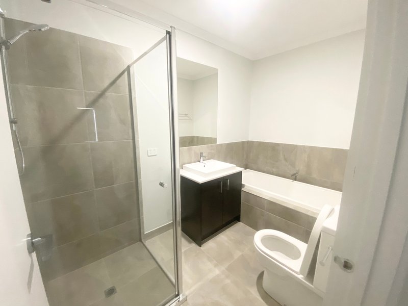 Photo - 8 Peatland Road, Fraser Rise VIC 3336 - Image 11