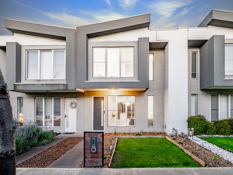 Photo - 8 Pebblebeach Path, Cranbourne VIC 3977 - Image 1