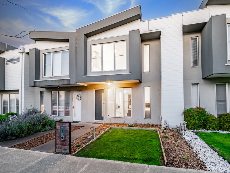 Photo - 8 Pebblebeach Path, Cranbourne VIC 3977 - Image 4