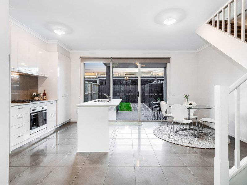Photo - 8 Pebblebeach Path, Cranbourne VIC 3977 - Image 8