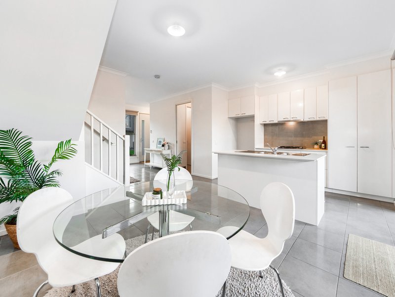 Photo - 8 Pebblebeach Path, Cranbourne VIC 3977 - Image 9