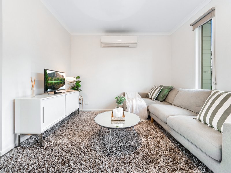 Photo - 8 Pebblebeach Path, Cranbourne VIC 3977 - Image 10