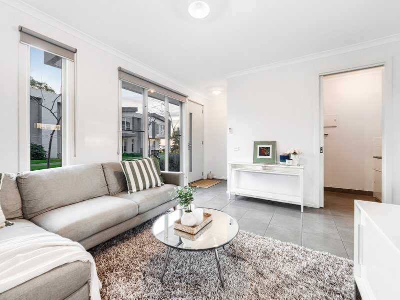 Photo - 8 Pebblebeach Path, Cranbourne VIC 3977 - Image 11