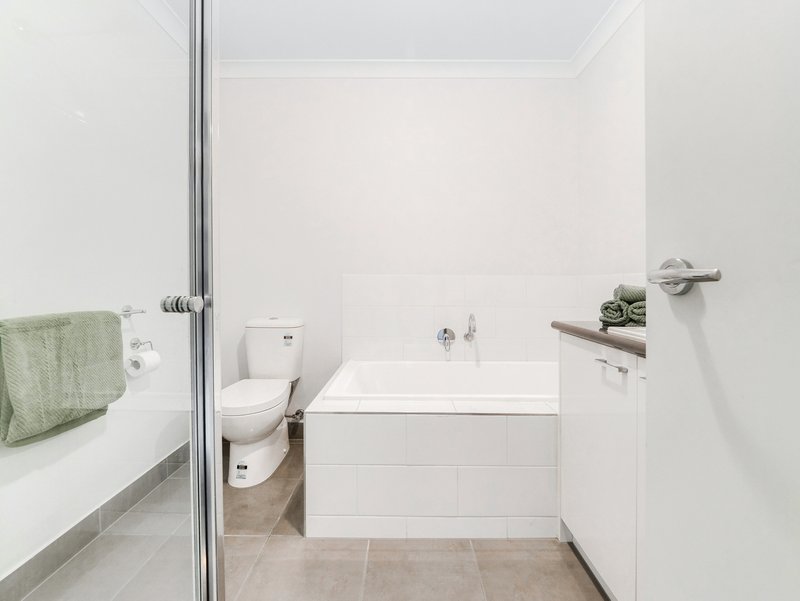 Photo - 8 Pebblebeach Path, Cranbourne VIC 3977 - Image 21