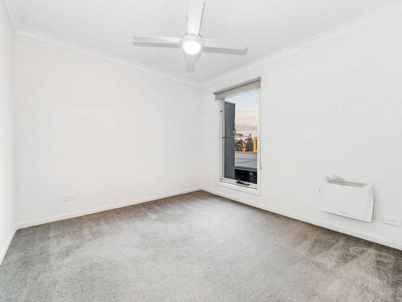 Photo - 8 Pebblebeach Path, Cranbourne VIC 3977 - Image 22