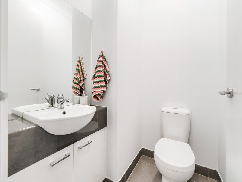 Photo - 8 Pebblebeach Path, Cranbourne VIC 3977 - Image 25