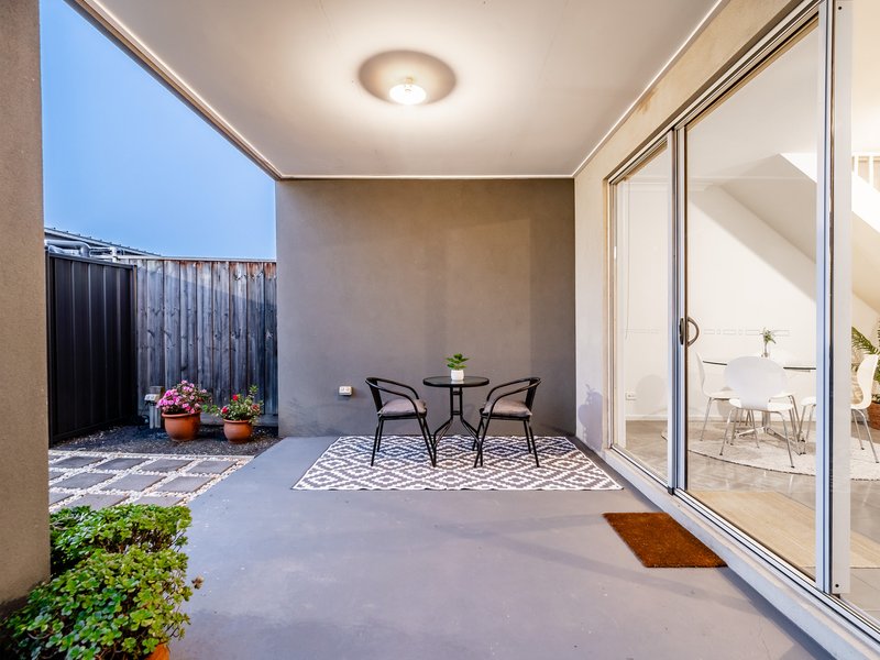 Photo - 8 Pebblebeach Path, Cranbourne VIC 3977 - Image 29