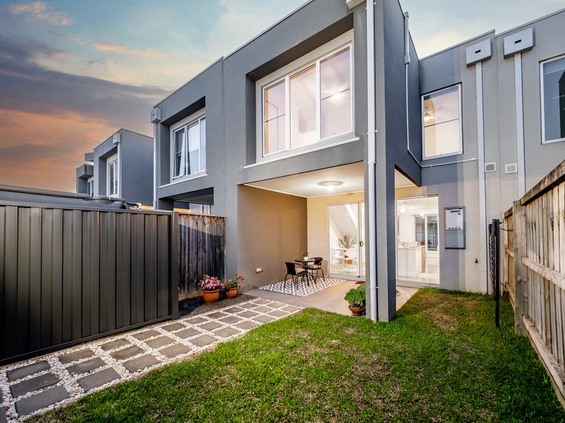 Photo - 8 Pebblebeach Path, Cranbourne VIC 3977 - Image 31