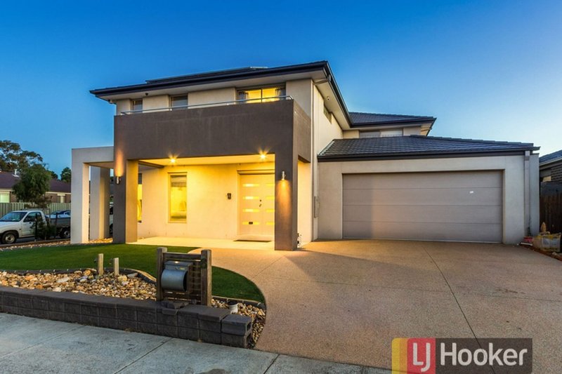 8 Pedigree Grove, Cranbourne East VIC 3977