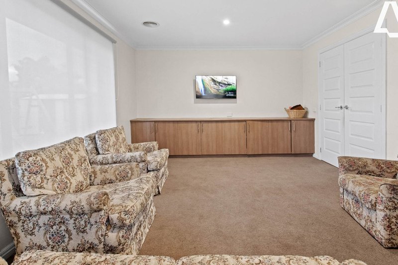 Photo - 8 Peter Chance Crescent, Langwarrin VIC 3910 - Image 12