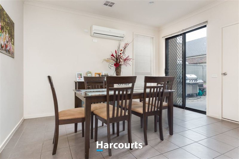 Photo - 8 Petrel Circuit, Pakenham VIC 3810 - Image 4