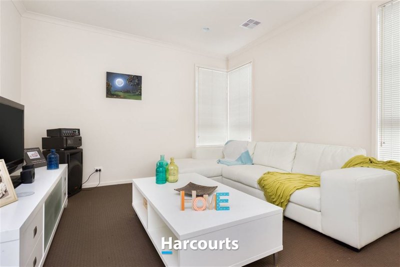 Photo - 8 Petrel Circuit, Pakenham VIC 3810 - Image 6