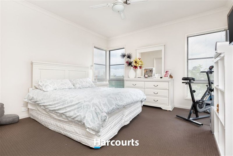 Photo - 8 Petrel Circuit, Pakenham VIC 3810 - Image 7