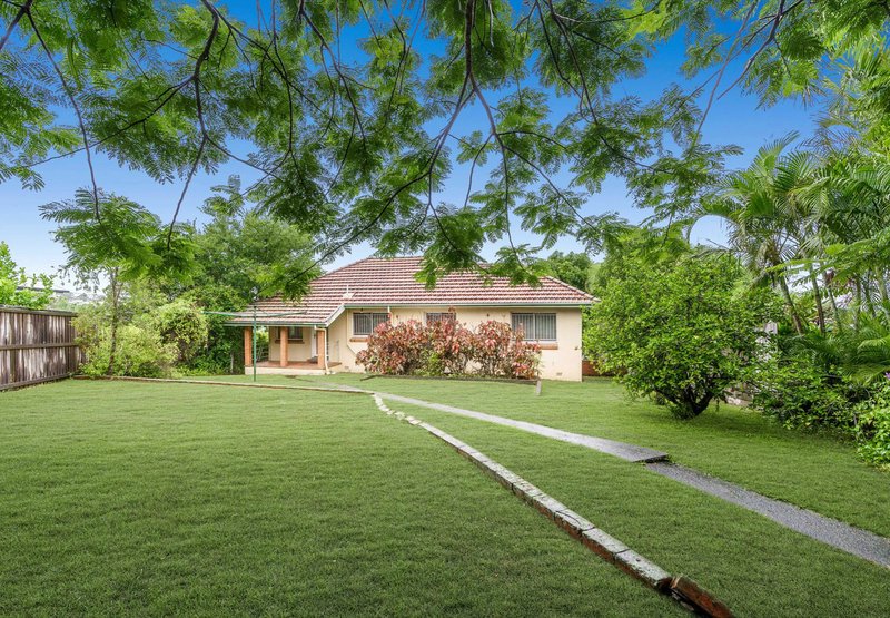 Photo - 8 Phalerum Avenue, Seven Hills QLD 4170 - Image 3