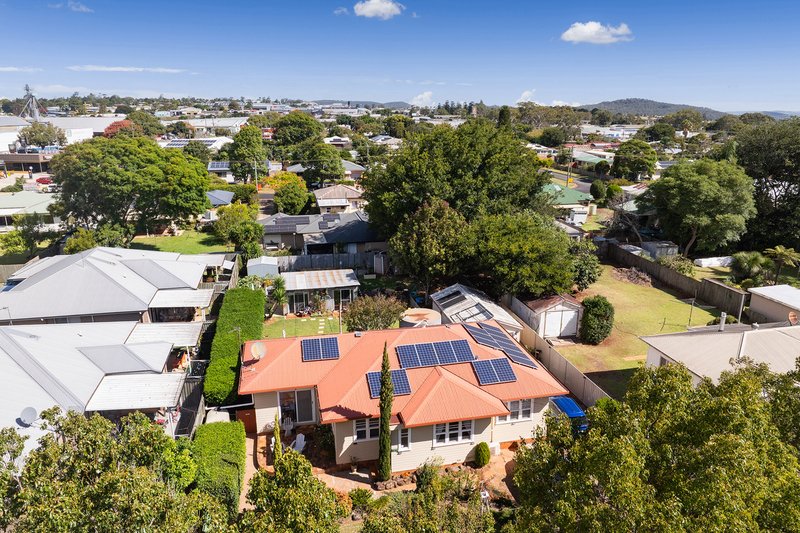 Photo - 8 Phyllis Street, Harristown QLD 4350 - Image 2