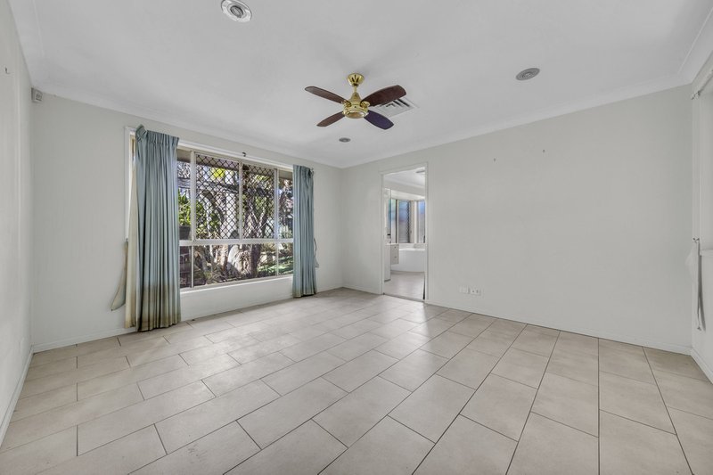 Photo - 8 Picasso Crescent, Carseldine QLD 4034 - Image 13